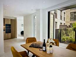 Luxury Spacious Flat With Communal Gardens Parking