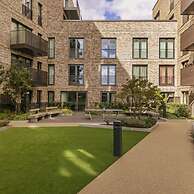 Luxury Spacious Flat With Communal Gardens Parking