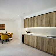 Luxury Spacious Flat With Communal Gardens Parking