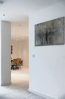 Luxury Spacious Flat With Communal Gardens Parking