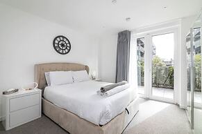 Luxury Spacious Flat With Communal Gardens Parking