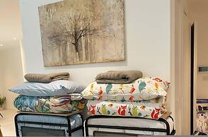 Luxury Spacious Flat With Communal Gardens Parking