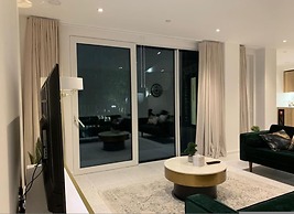 Luxury Spacious Flat With Communal Gardens Parking