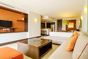 Beautiful Aldea Thai l Resort-style Pool