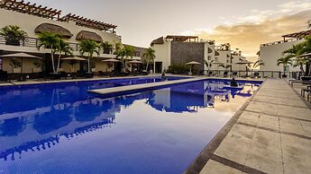 Beautiful Aldea Thai l Resort-style Pool