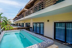 Beautiful Aldea Thai l Resort-style Pool
