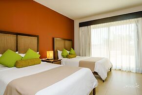 Beautiful Aldea Thai l Resort-style Pool