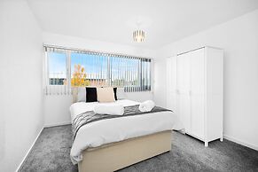 3-bed House in Birmingham-jlr,nec,bham,airport