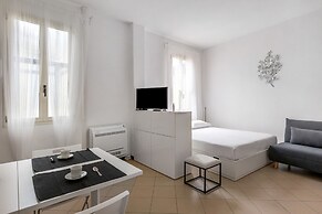 White Leaves Studio by Wonderful Italy