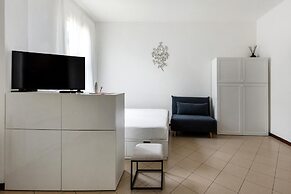 White Leaves Studio by Wonderful Italy