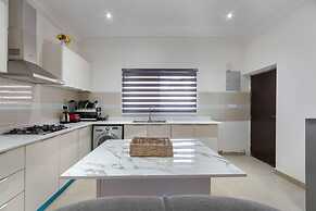 On Ikate Elegushi beach - 3bedroom home