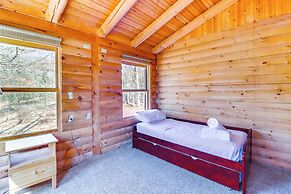 Private Hot Tub & Fire Pit: Log Cabin in Blakeslee