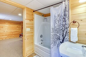 Private Hot Tub & Fire Pit: Log Cabin in Blakeslee