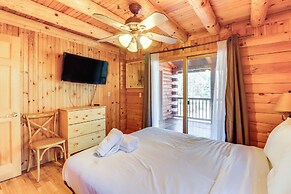 Private Hot Tub & Fire Pit: Log Cabin in Blakeslee