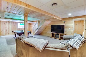 Private Hot Tub & Fire Pit: Log Cabin in Blakeslee