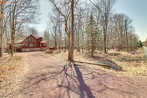 Private Hot Tub & Fire Pit: Log Cabin in Blakeslee