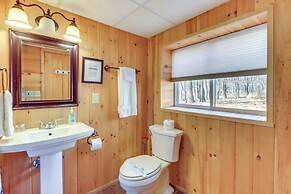 Private Hot Tub & Fire Pit: Log Cabin in Blakeslee