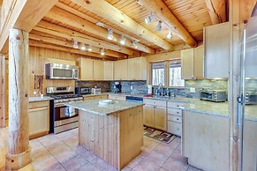 Private Hot Tub & Fire Pit: Log Cabin in Blakeslee