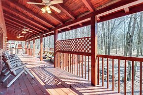 Private Hot Tub & Fire Pit: Log Cabin in Blakeslee
