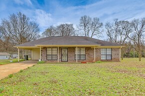 Cozy Family Retreat ~ 10 Mi to Downtown Birmingham