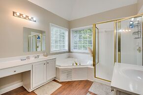 Pet-friendly Atlanta Home: 9 Mi to Downtown!