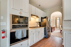 Pet-friendly Atlanta Home: 9 Mi to Downtown!