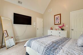 Pet-friendly Atlanta Home: 9 Mi to Downtown!