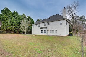 Pet-friendly Atlanta Home: 9 Mi to Downtown!