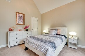 Pet-friendly Atlanta Home: 9 Mi to Downtown!