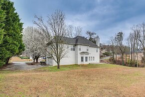 Pet-friendly Atlanta Home: 9 Mi to Downtown!