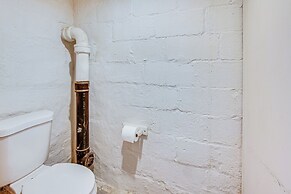 Pet-friendly Pittsburgh Home: 3 Mi to Downtown!