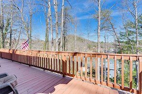 Pet-friendly Hiawassee Cabin w/ Lake Views & Sauna