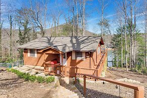 Pet-friendly Hiawassee Cabin w/ Lake Views & Sauna