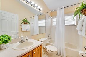 Renovated Kissimmee Home - 10 Mi to Disney Springs