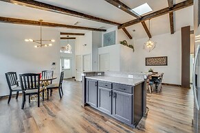 Renovated Kissimmee Home - 10 Mi to Disney Springs