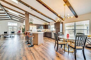 Renovated Kissimmee Home - 10 Mi to Disney Springs