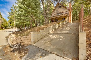 Woodsy Lake Arrowhead Cabin w/ Fire Pit Table