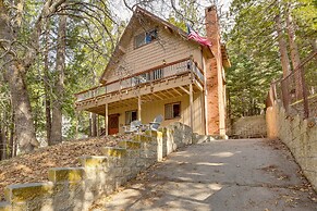 Woodsy Lake Arrowhead Cabin w/ Fire Pit Table