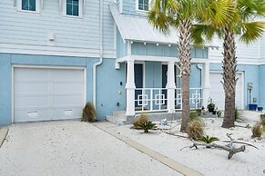 Pensacola Golf Getaway w/ Pool + Beach Access!