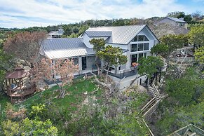 Newly Remodeled Lakefront Granbury Escape w/ Dock!