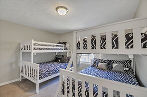 Pocono Retreat: Lake, Firepit, Bbq, Gameroom, Ski 4 Bedroom Home by Re