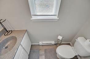 Pocono Retreat: Lake, Firepit, Bbq, Gameroom, Ski 4 Bedroom Home by Re