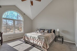 Pocono Retreat: Lake, Firepit, Bbq, Gameroom, Ski 4 Bedroom Home by Re