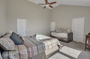 Pocono Retreat: Lake, Firepit, Bbq, Gameroom, Ski 4 Bedroom Home by Re