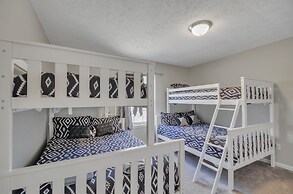 Pocono Retreat: Lake, Firepit, Bbq, Gameroom, Ski 4 Bedroom Home by Re