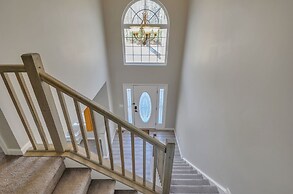 Pocono Retreat: Lake, Firepit, Bbq, Gameroom, Ski 4 Bedroom Home by Re