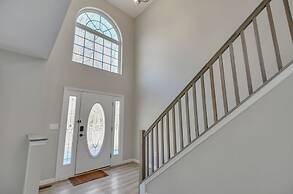 Pocono Retreat: Lake, Firepit, Bbq, Gameroom, Ski 4 Bedroom Home by Re