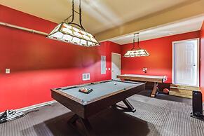 Pocono Retreat: Lake, Firepit, Bbq, Gameroom, Ski 4 Bedroom Home by Re