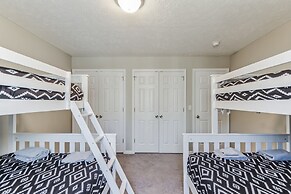 Pocono Retreat: Lake, Firepit, Bbq, Gameroom, Ski 4 Bedroom Home by Re