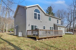 Pocono Retreat: Lake, Firepit, Bbq, Gameroom, Ski 4 Bedroom Home by Re
